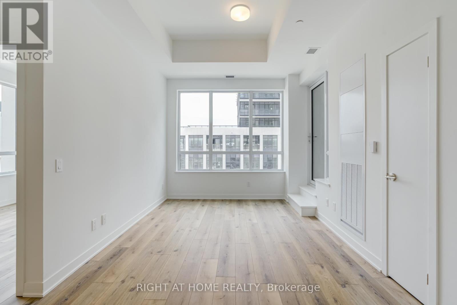 Світлина обʼєкту нерухомості 215 - 405 DUNDAS STREET W