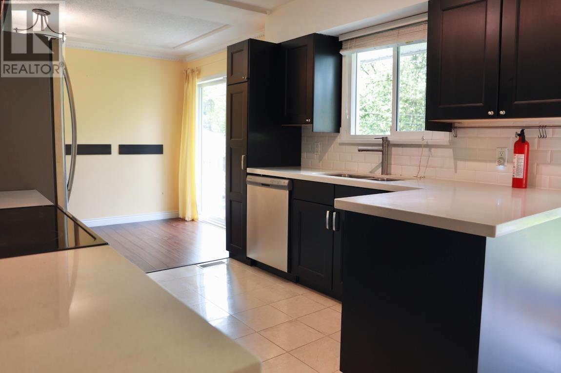 394 Blue Mountain Street, Coquitlam, British Columbia  V3K 4J8 - Photo 4 - R2911046