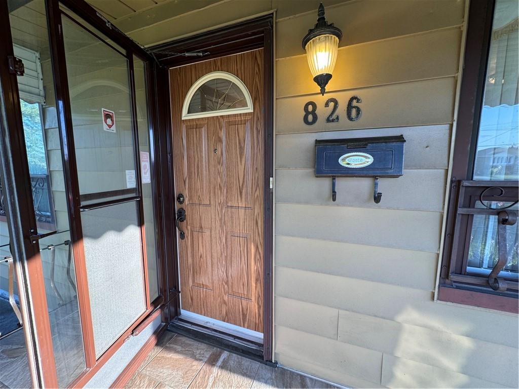 Image of property at 826 MOHAWK Road E