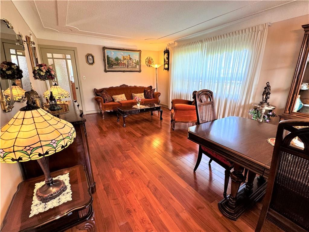 Image of property at 826 MOHAWK Road E