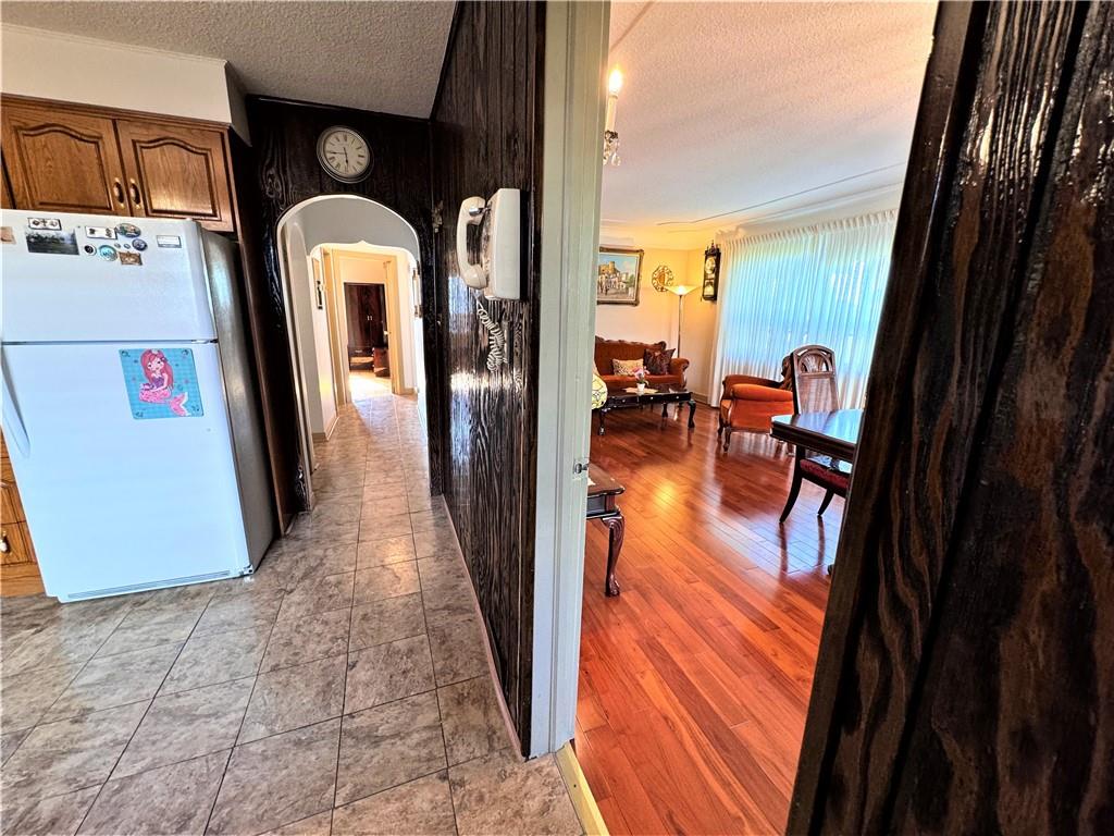 Image of property at 826 MOHAWK Road E