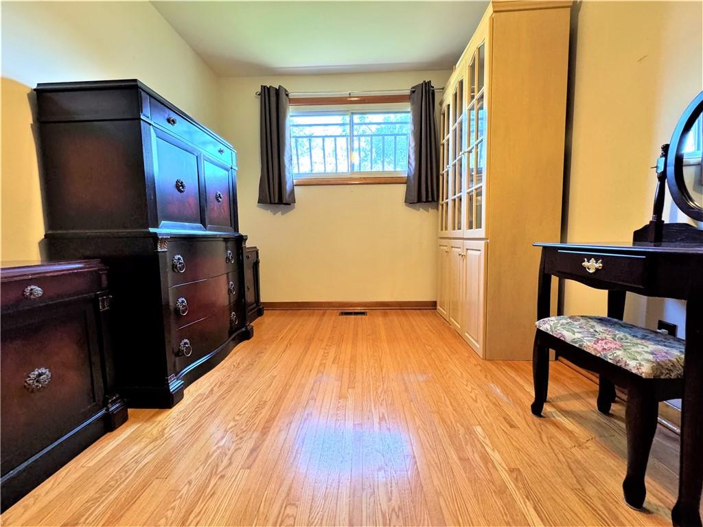 Image of property at 826 MOHAWK Road E