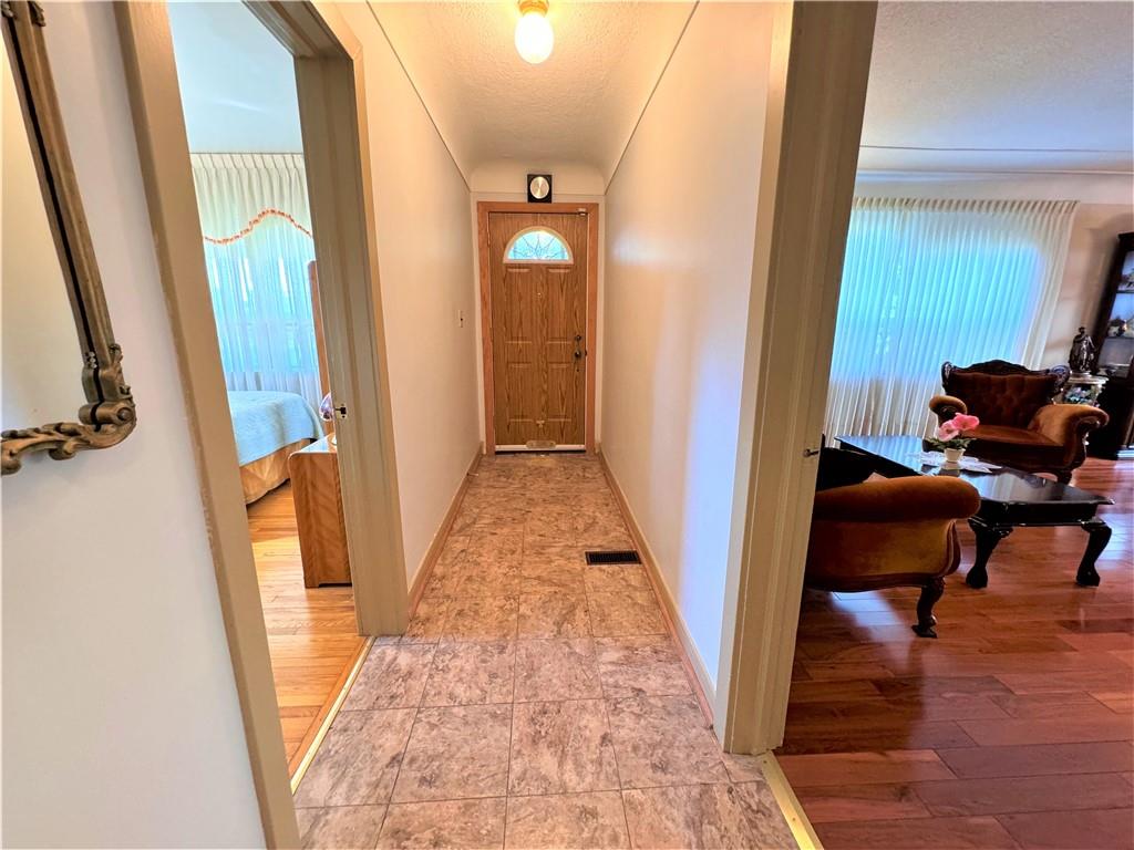 Image of property at 826 MOHAWK Road E