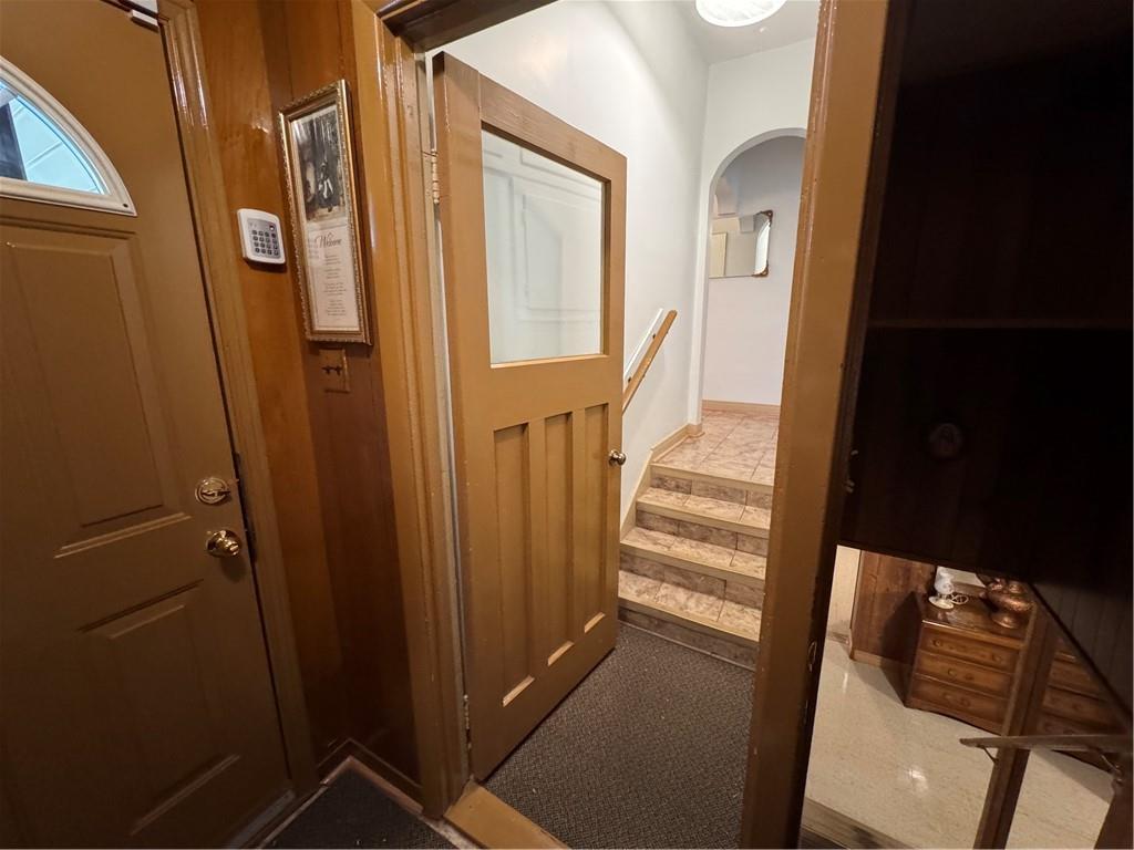 Image of property at 826 MOHAWK Road E