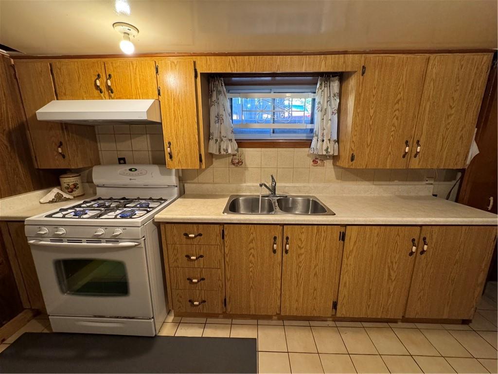 Image of property at 826 MOHAWK Road E