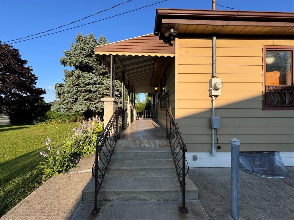 Image of property at 826 MOHAWK Road E