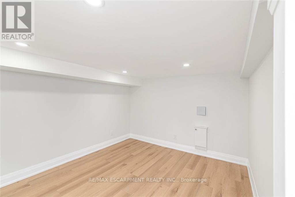 Image of property at 284 GROSVENOR AVENUE E