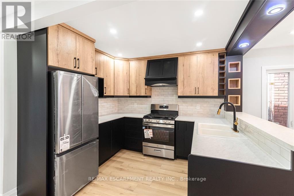 Image of property at 284 GROSVENOR AVENUE E