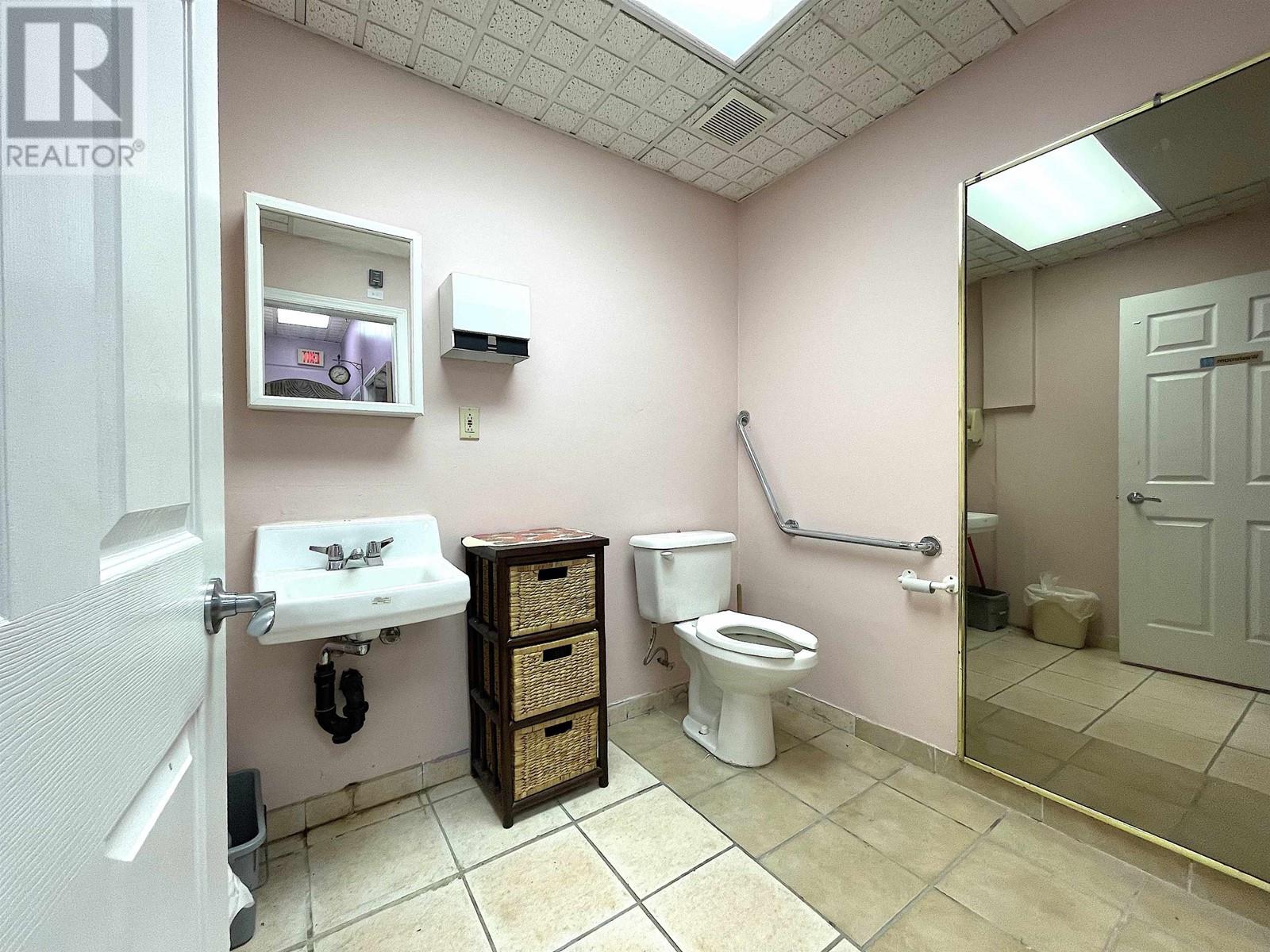 Listing Picture 11 of 19 : 1135 8580 ALEXANDRA ROAD, Richmond / 烈治文 - 魯藝地產 Yvonne Lu Group - MLS Medallion Club Member