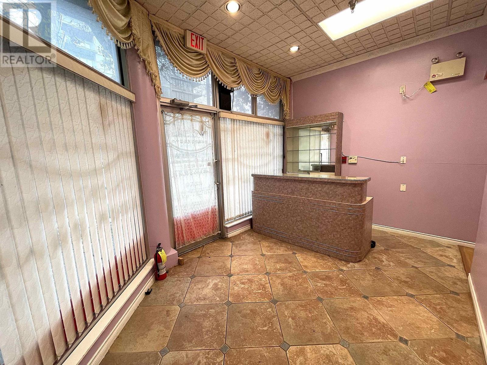 Listing Picture 3 of 19 : 1135 8580 ALEXANDRA ROAD, Richmond / 烈治文 - 魯藝地產 Yvonne Lu Group - MLS Medallion Club Member