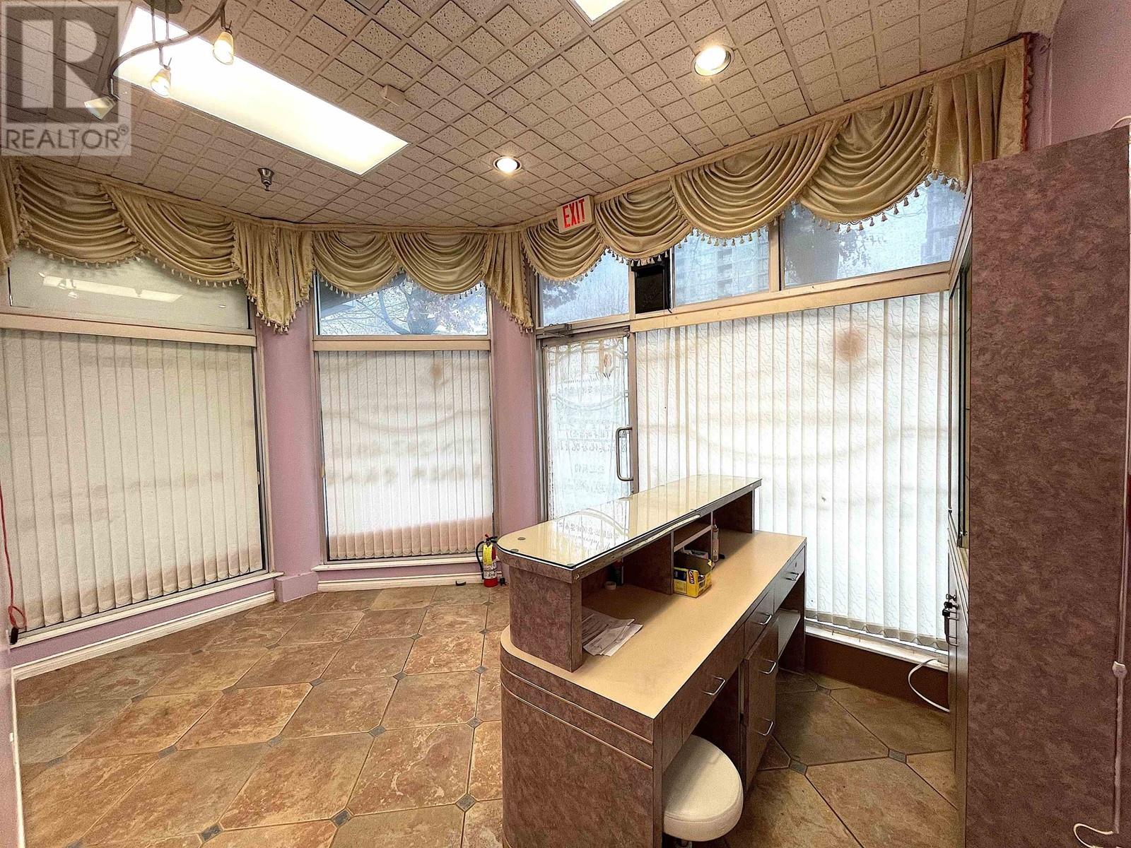 Listing Picture 4 of 19 : 1135 8580 ALEXANDRA ROAD, Richmond / 烈治文 - 魯藝地產 Yvonne Lu Group - MLS Medallion Club Member