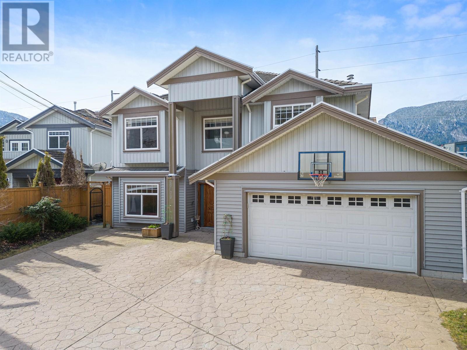 38139 Harbour View Place, Squamish, British Columbia  V8B 0J2 - Photo 2 - R2913322