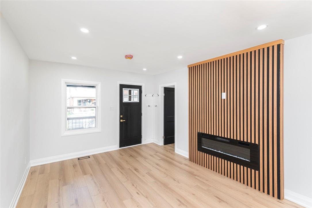 Image of property at 284 GROSVENOR Avenue N