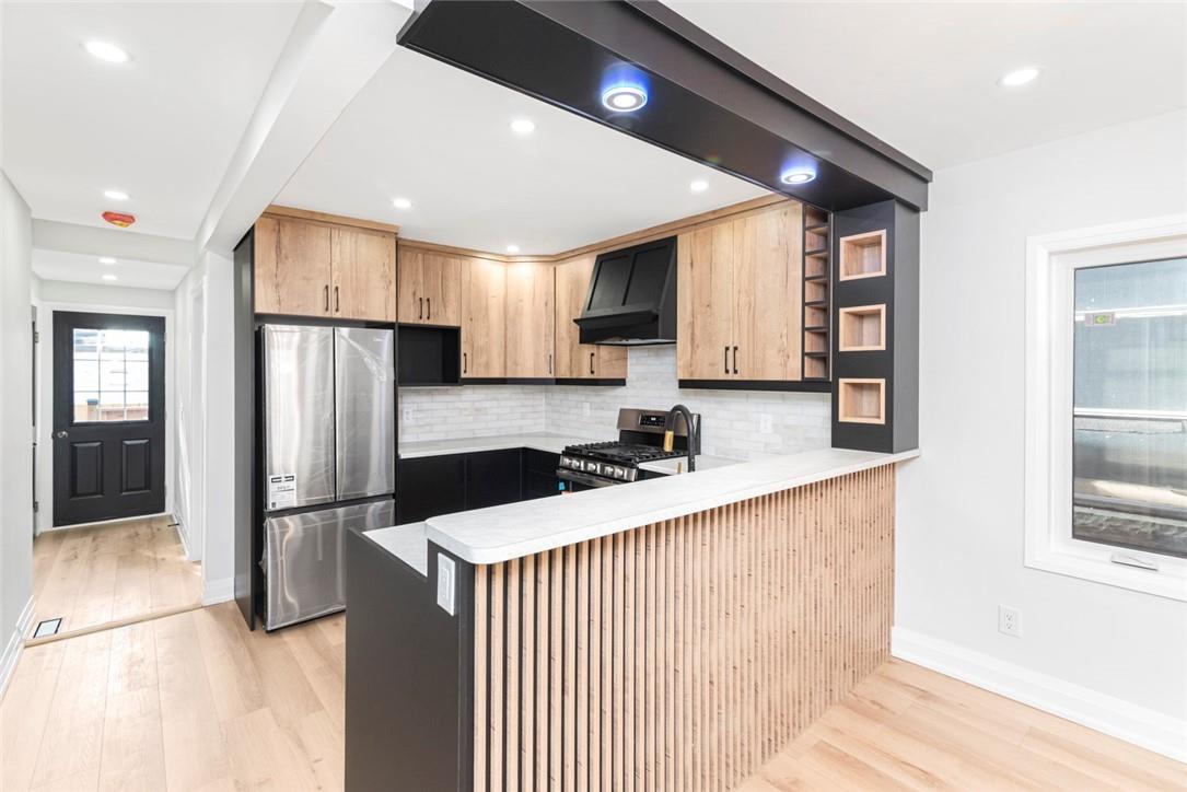 Image of property at 284 GROSVENOR Avenue N