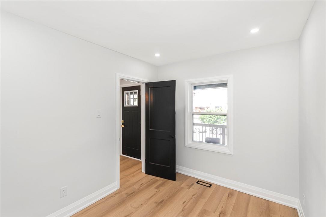 Image of property at 284 GROSVENOR Avenue N