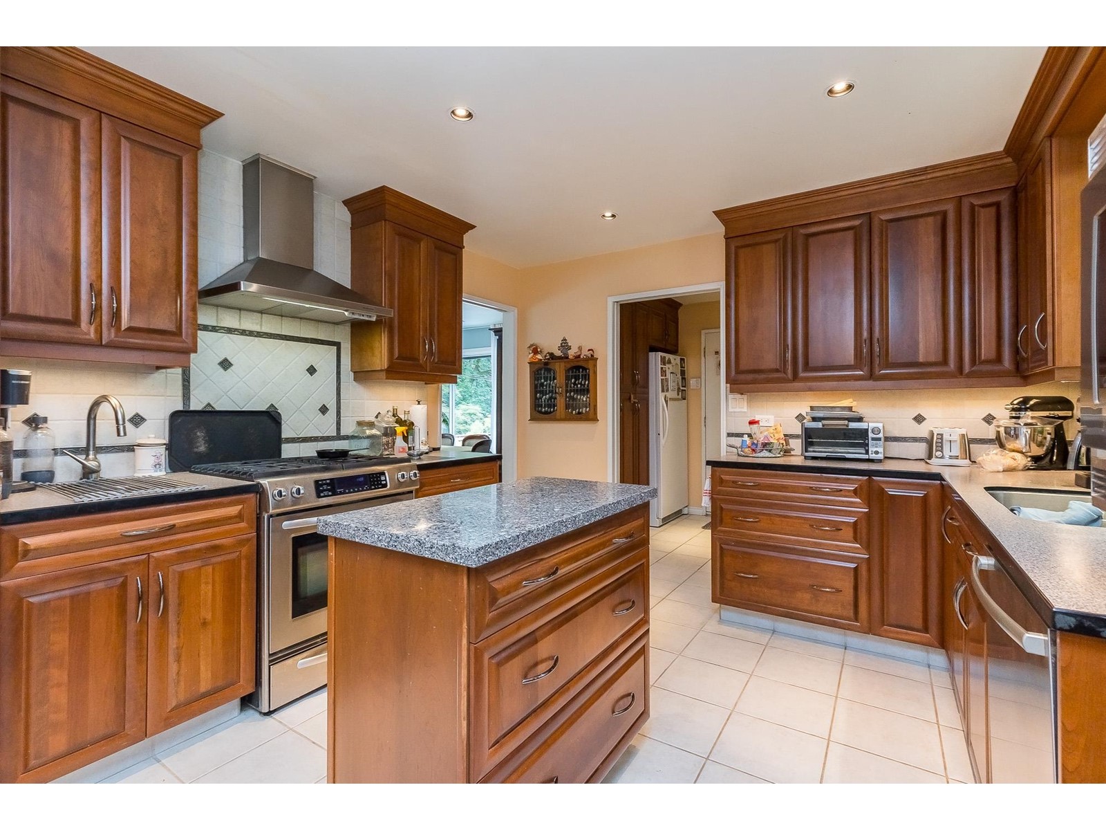 20244 27 Avenue, Langley, British Columbia  V2Z 1X3 - Photo 8 - R2911940