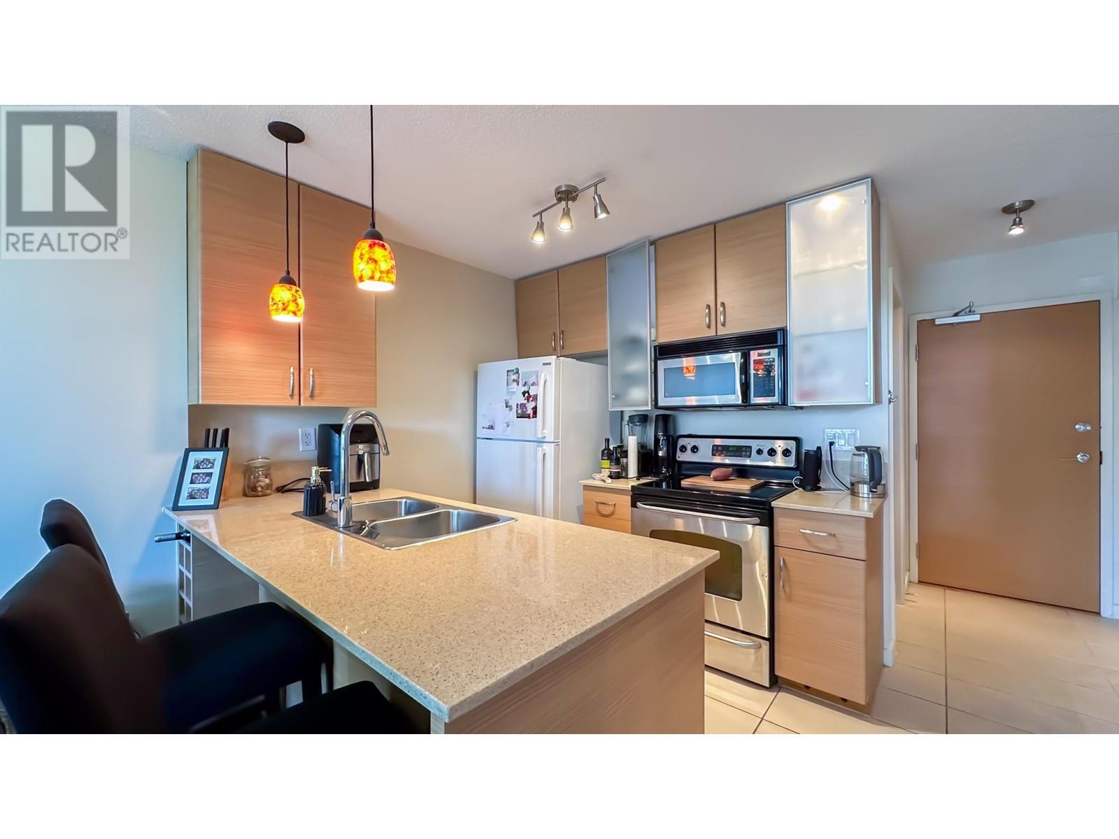 Listing Picture 12 of 24 : 705 909 MAINLAND STREET, Vancouver / 溫哥華 - 魯藝地產 Yvonne Lu Group - MLS Medallion Club Member