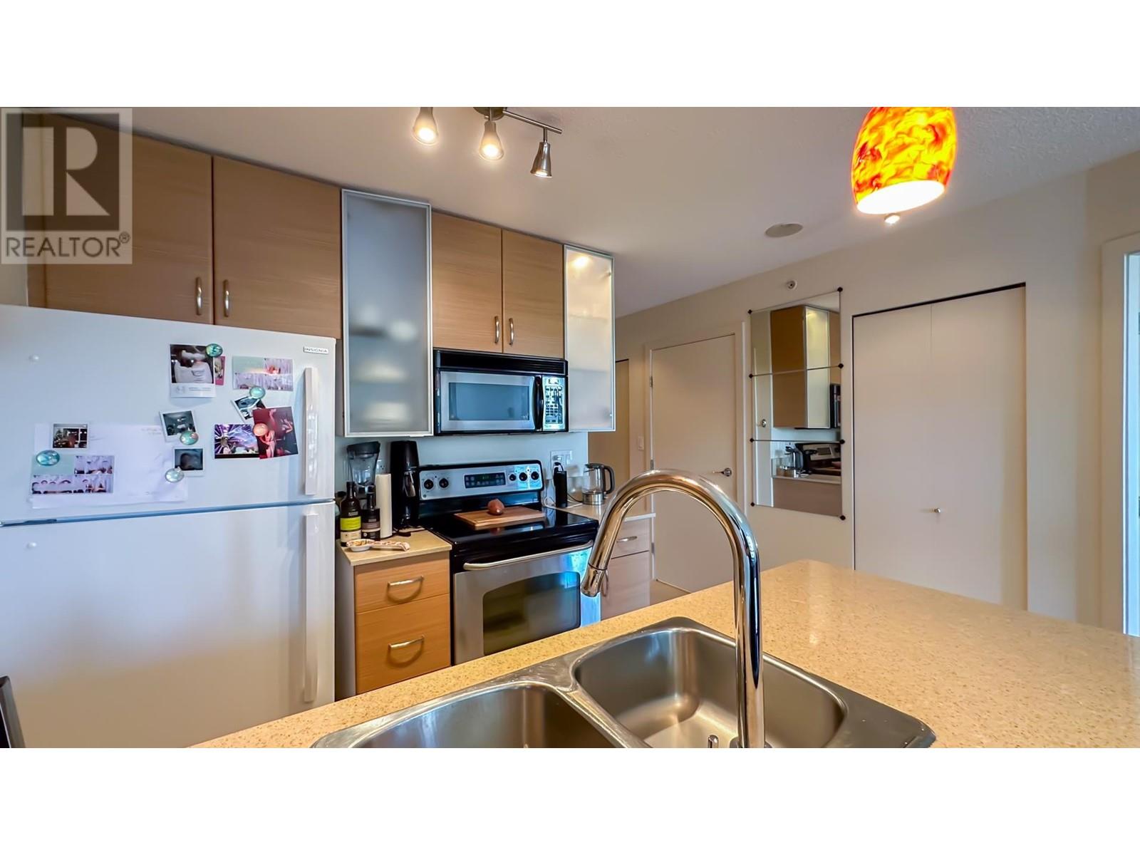 Listing Picture 14 of 24 : 705 909 MAINLAND STREET, Vancouver / 溫哥華 - 魯藝地產 Yvonne Lu Group - MLS Medallion Club Member