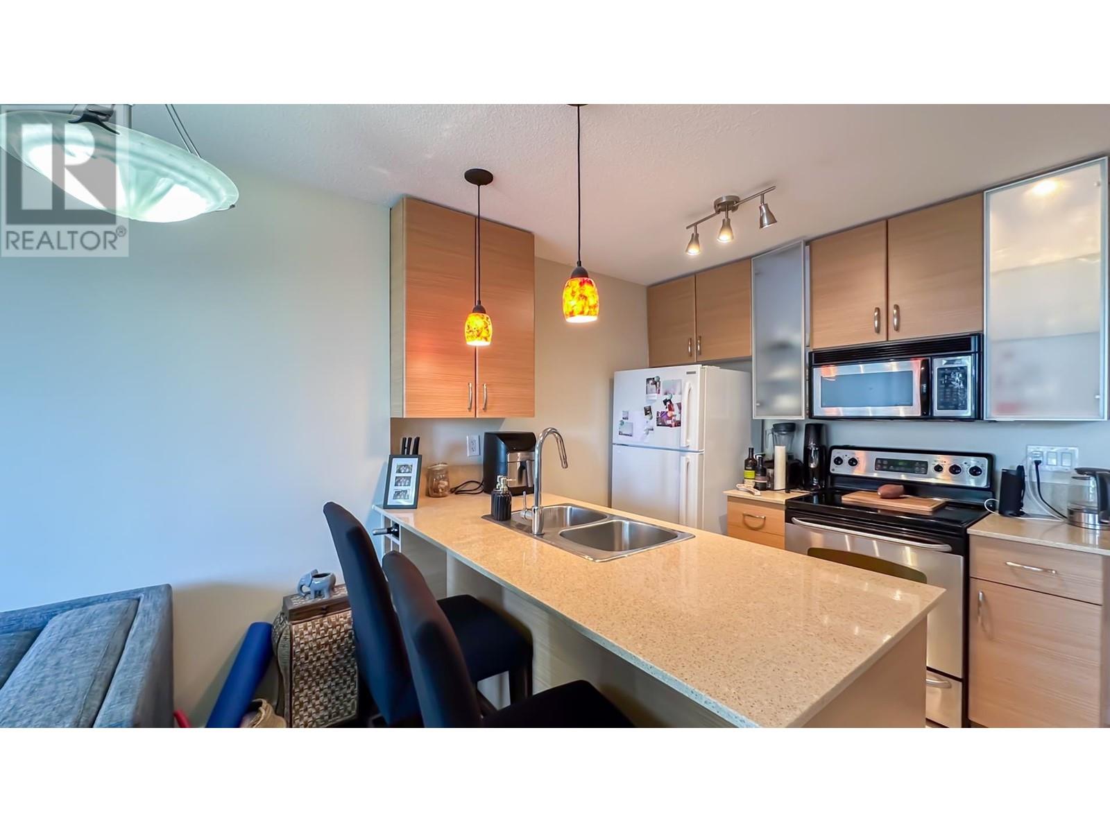 Listing Picture 15 of 24 : 705 909 MAINLAND STREET, Vancouver / 溫哥華 - 魯藝地產 Yvonne Lu Group - MLS Medallion Club Member