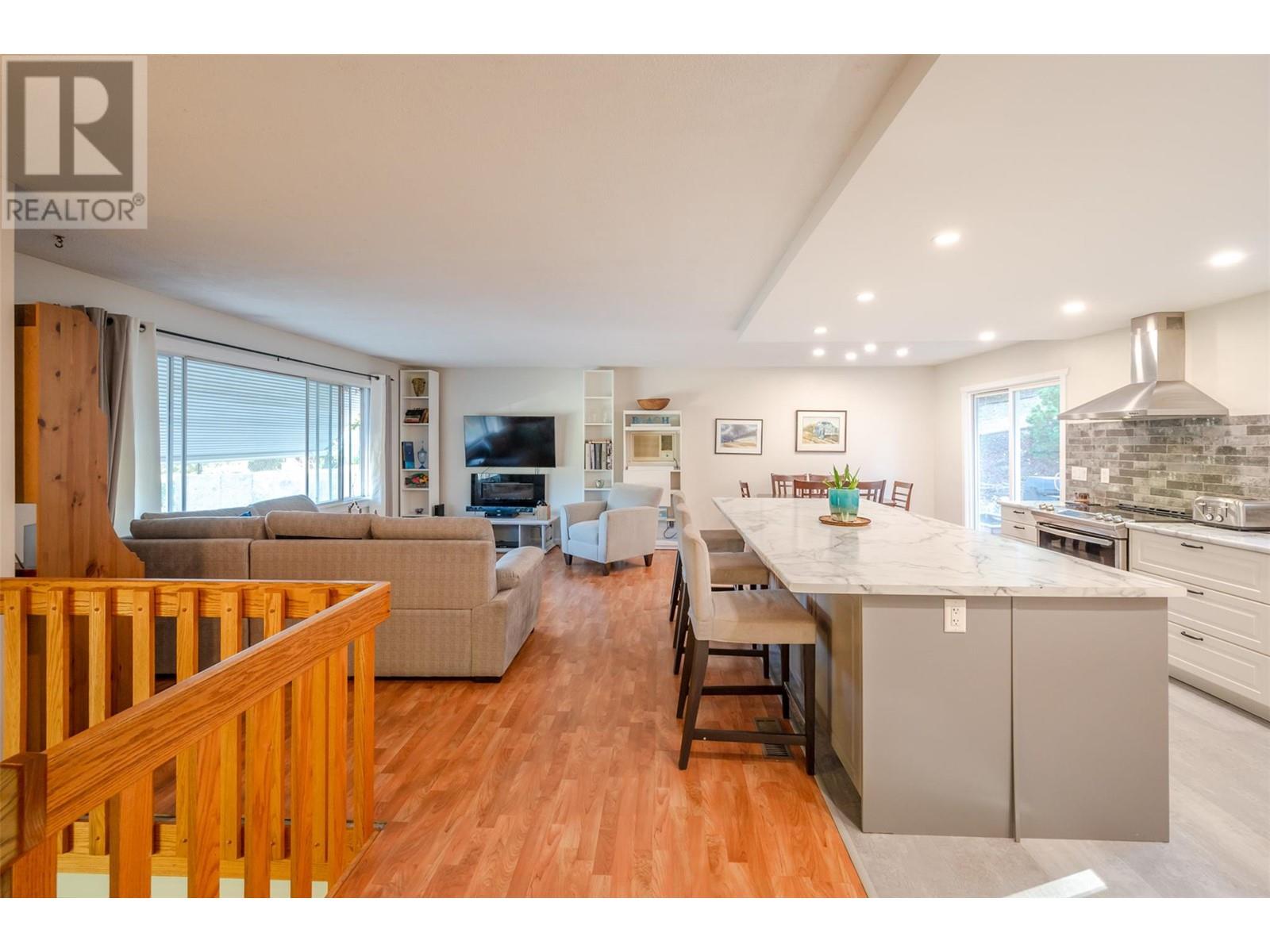 11821 Read Crescent Summerland