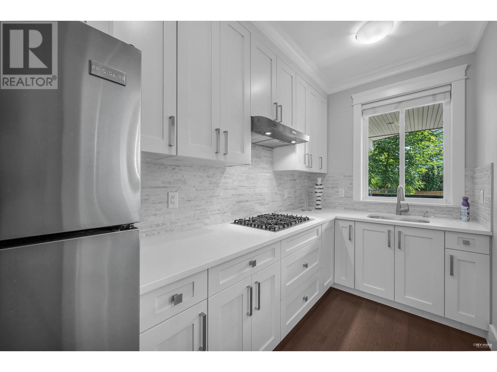 606 Chapman Avenue, Coquitlam, British Columbia  V3J 4A3 - Photo 18 - R2913077