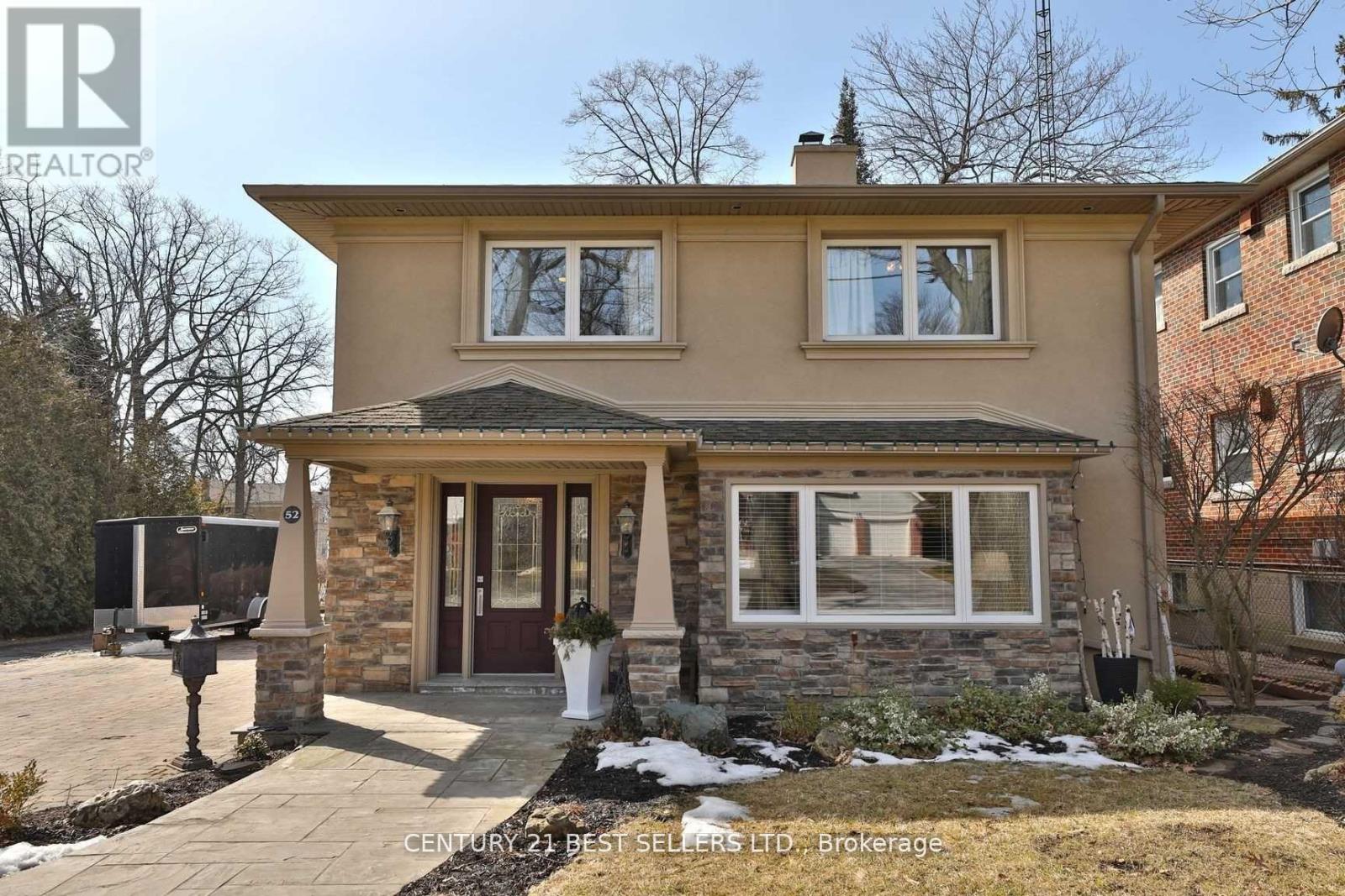 52 Oakwood Avenue S, Mississauga (Port Credit), Ontario  L5G 3L5 - Photo 1 - W9246335