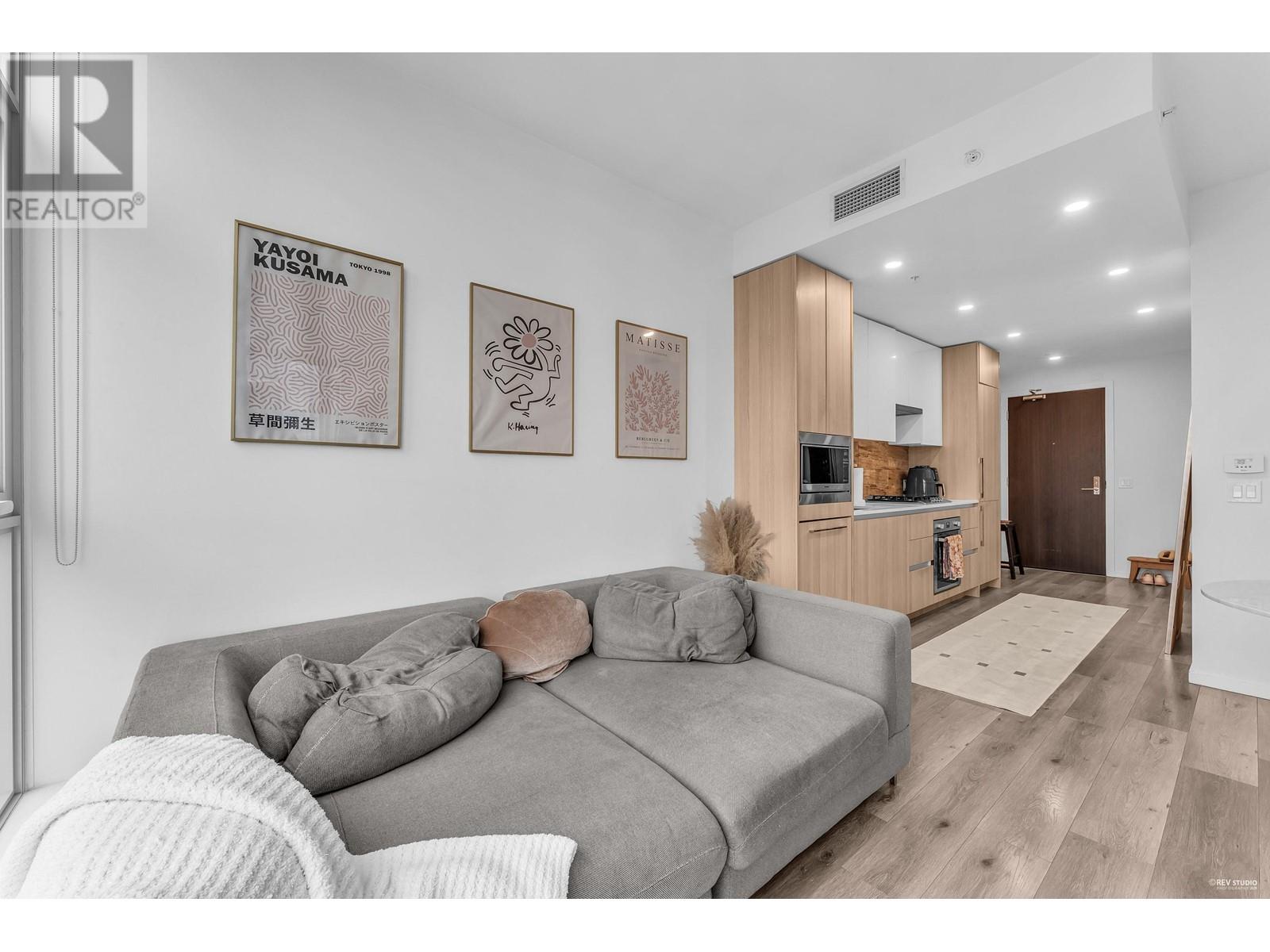 Property at 1602 1888 GILMORE AVENUE image 2