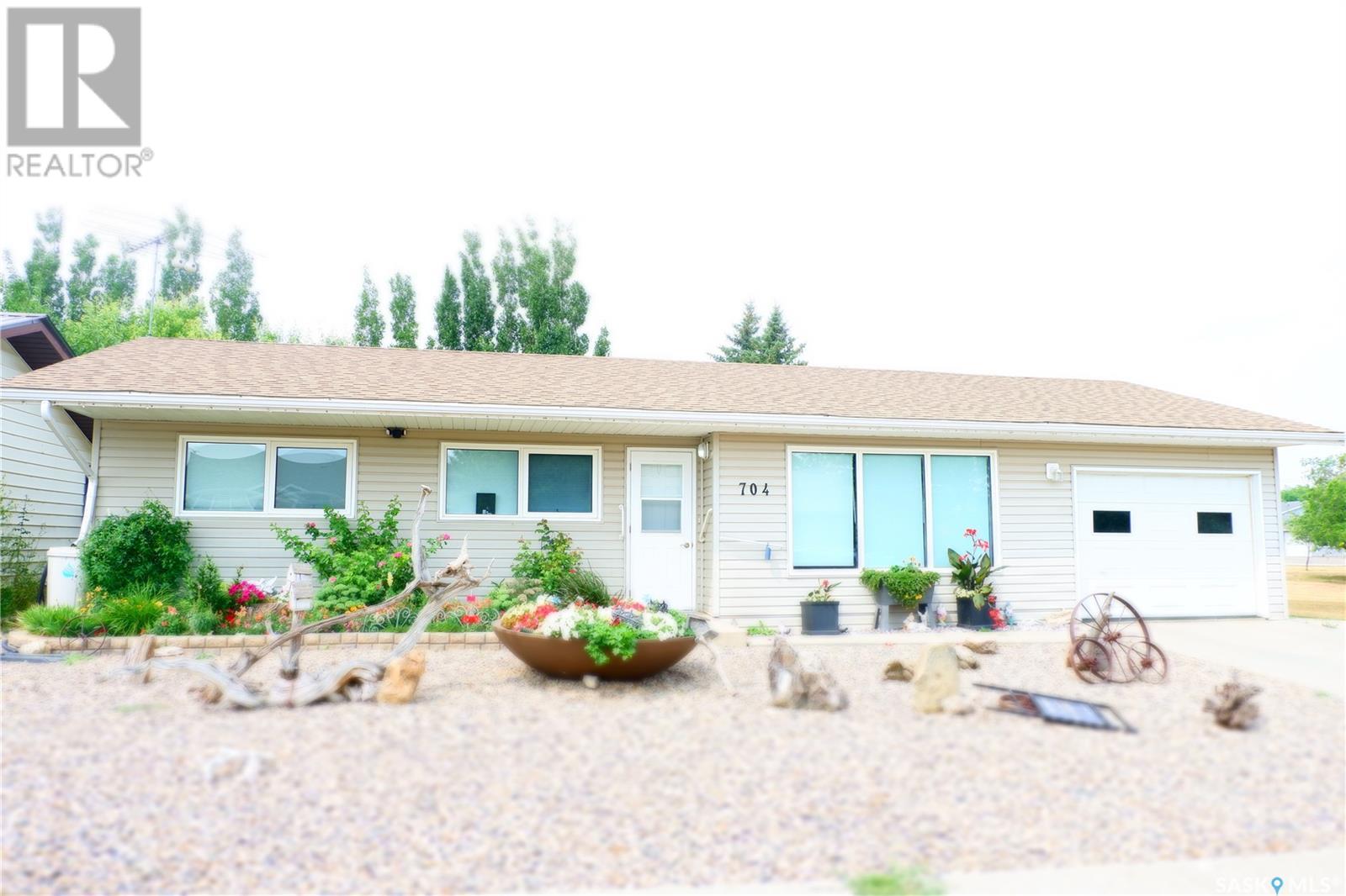Property at 704 Leeville DRIVE image 2