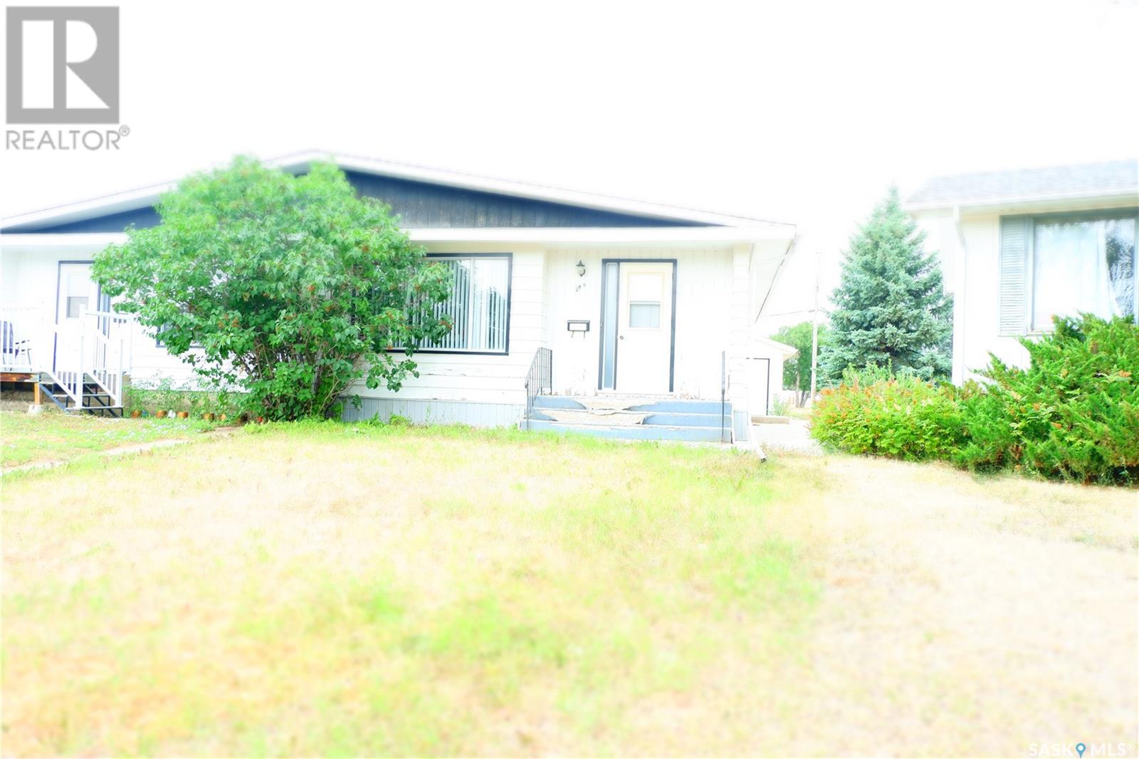 24b Kasper Crescent, Assiniboia, Saskatchewan  S0H 0B0 - Photo 1 - SK980166