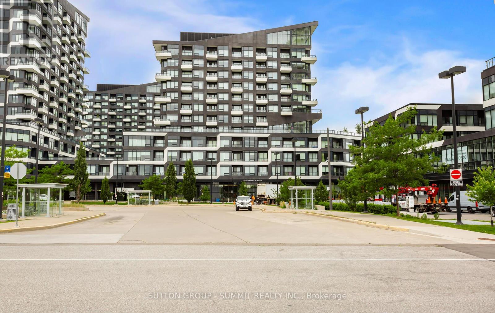 1129 - 2485 Taunton Road, Oakville (Uptown Core), Ontario  L6H 3R8 - Photo 2 - W9246665