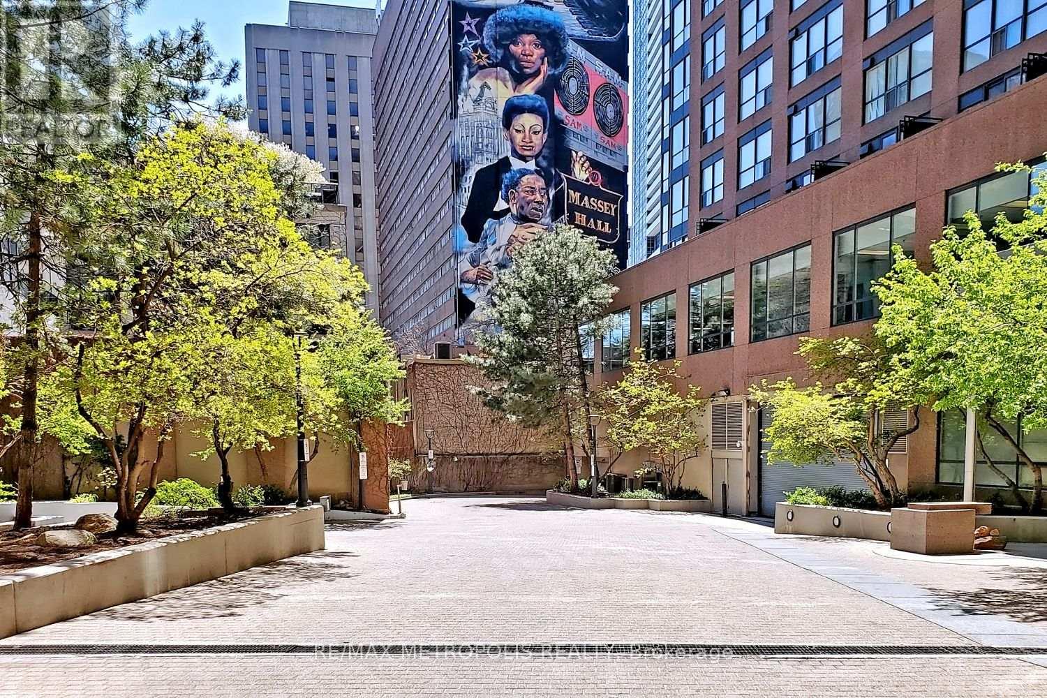 1804 - 7 Carlton Street, Toronto, Ontario  M5B 2M3 - Photo 2 - C9246731