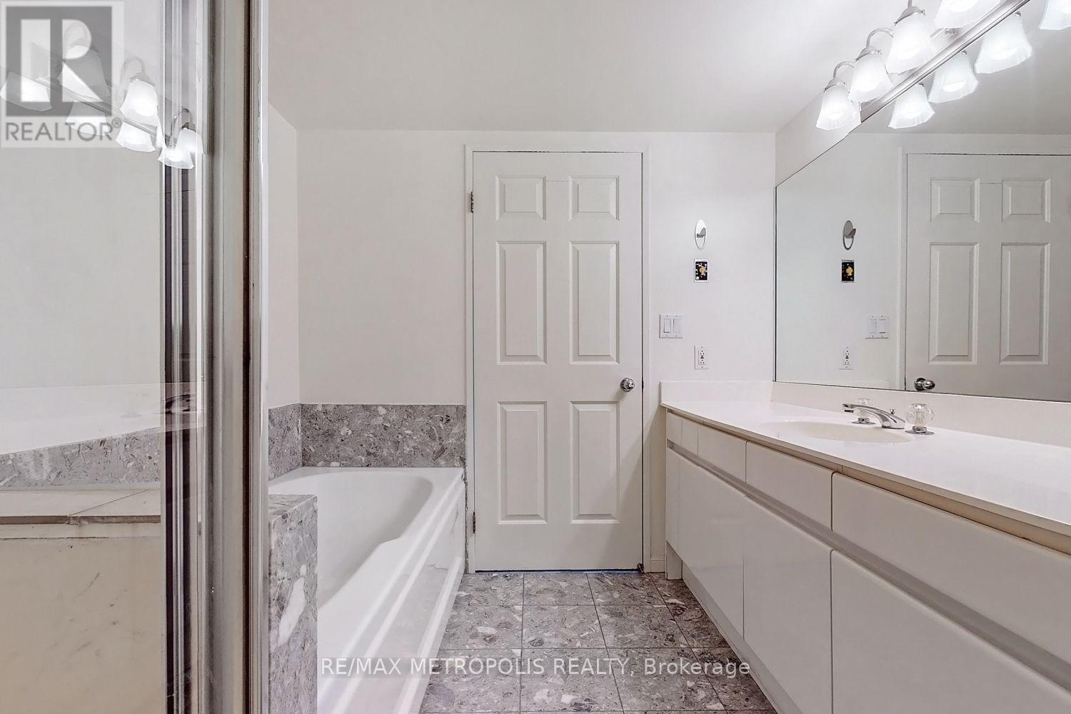 1804 - 7 Carlton Street, Toronto, Ontario  M5B 2M3 - Photo 25 - C9246731