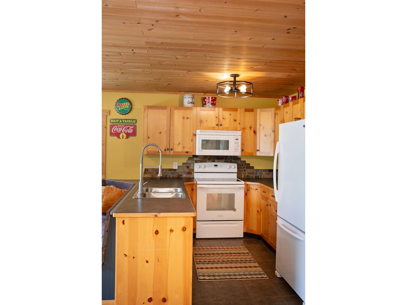 6171 Rowley Road, Harrop, British Columbia  V1L 6P7 - Photo 11 - 2478939
