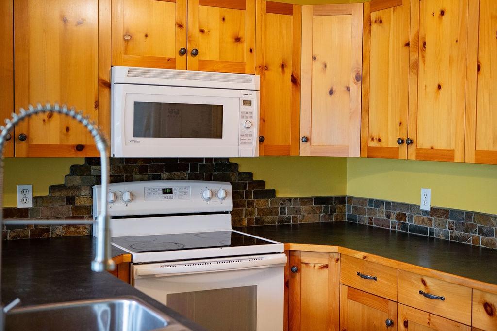 6171 Rowley Road, Harrop, British Columbia  V1L 6P7 - Photo 13 - 2478939