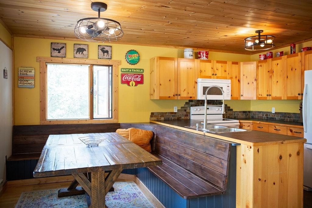 6171 Rowley Road, Harrop, British Columbia  V1L 6P7 - Photo 17 - 2478939