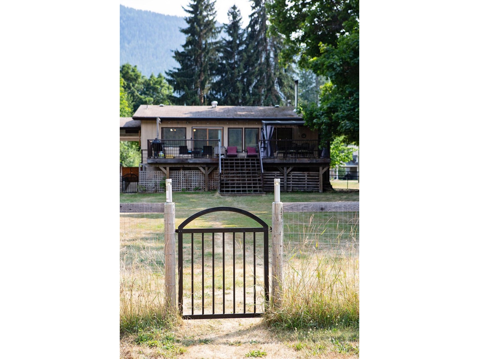 6171 Rowley Road, Harrop, British Columbia  V1L 6P7 - Photo 2 - 2478939