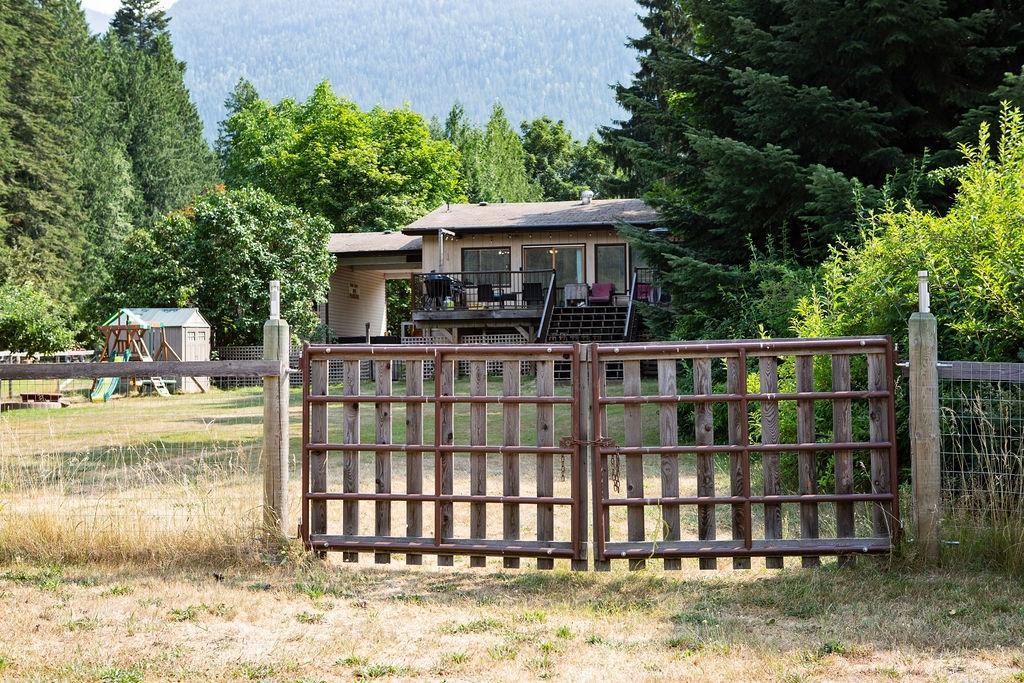 6171 Rowley Road, Harrop, British Columbia  V1L 6P7 - Photo 75 - 2478939