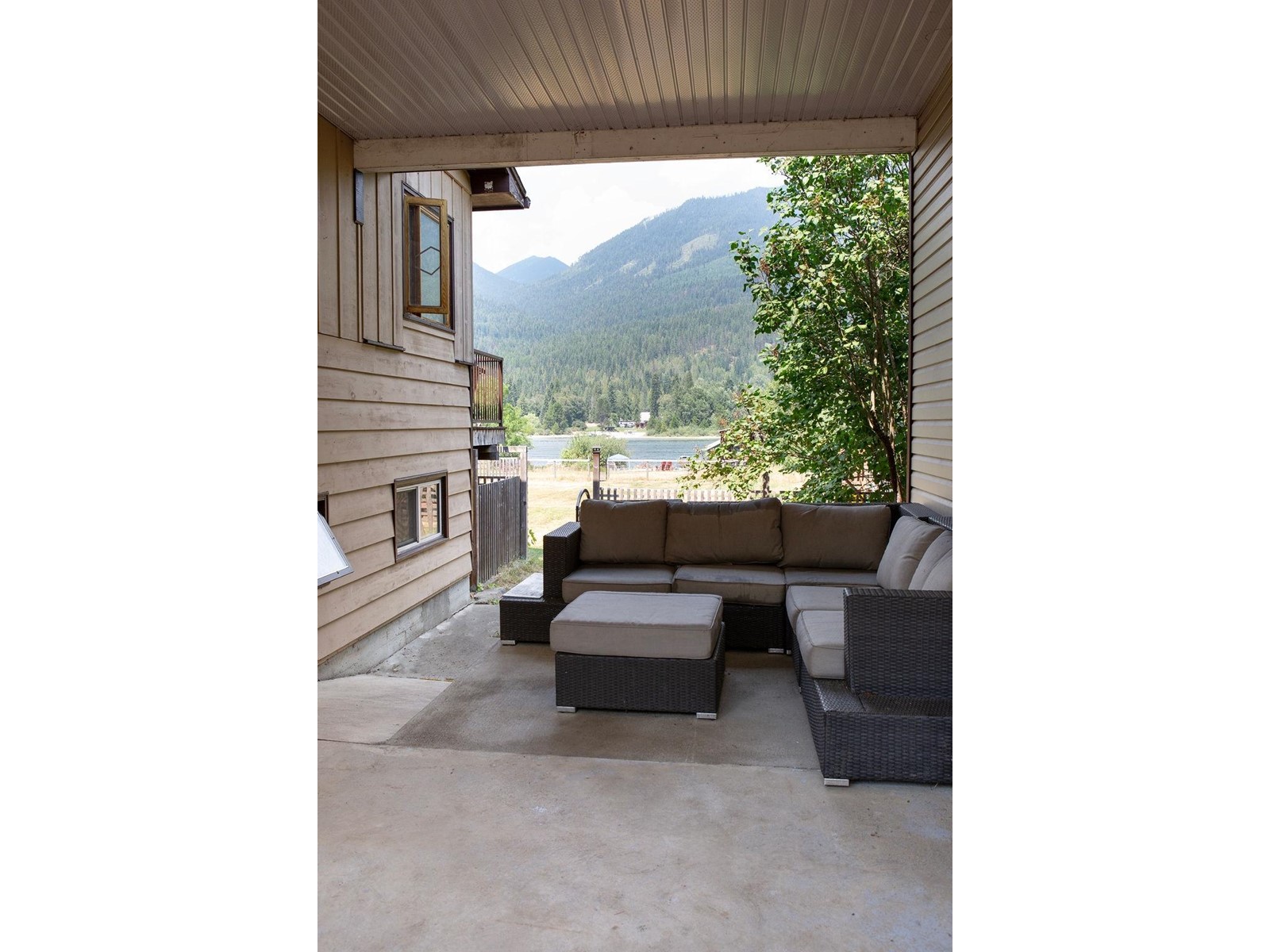 6171 Rowley Road, Harrop, British Columbia  V1L 6P7 - Photo 9 - 2478939