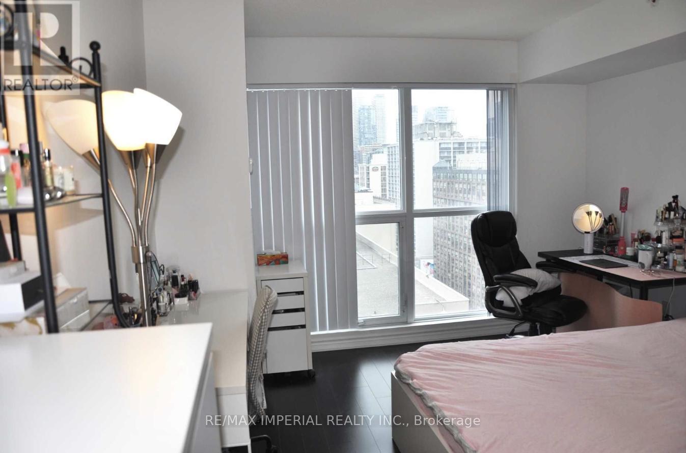 1715 - 386 Yonge Street, Toronto (Bay Street Corridor), Ontario  M5B 0A5 - Photo 10 - C9247285