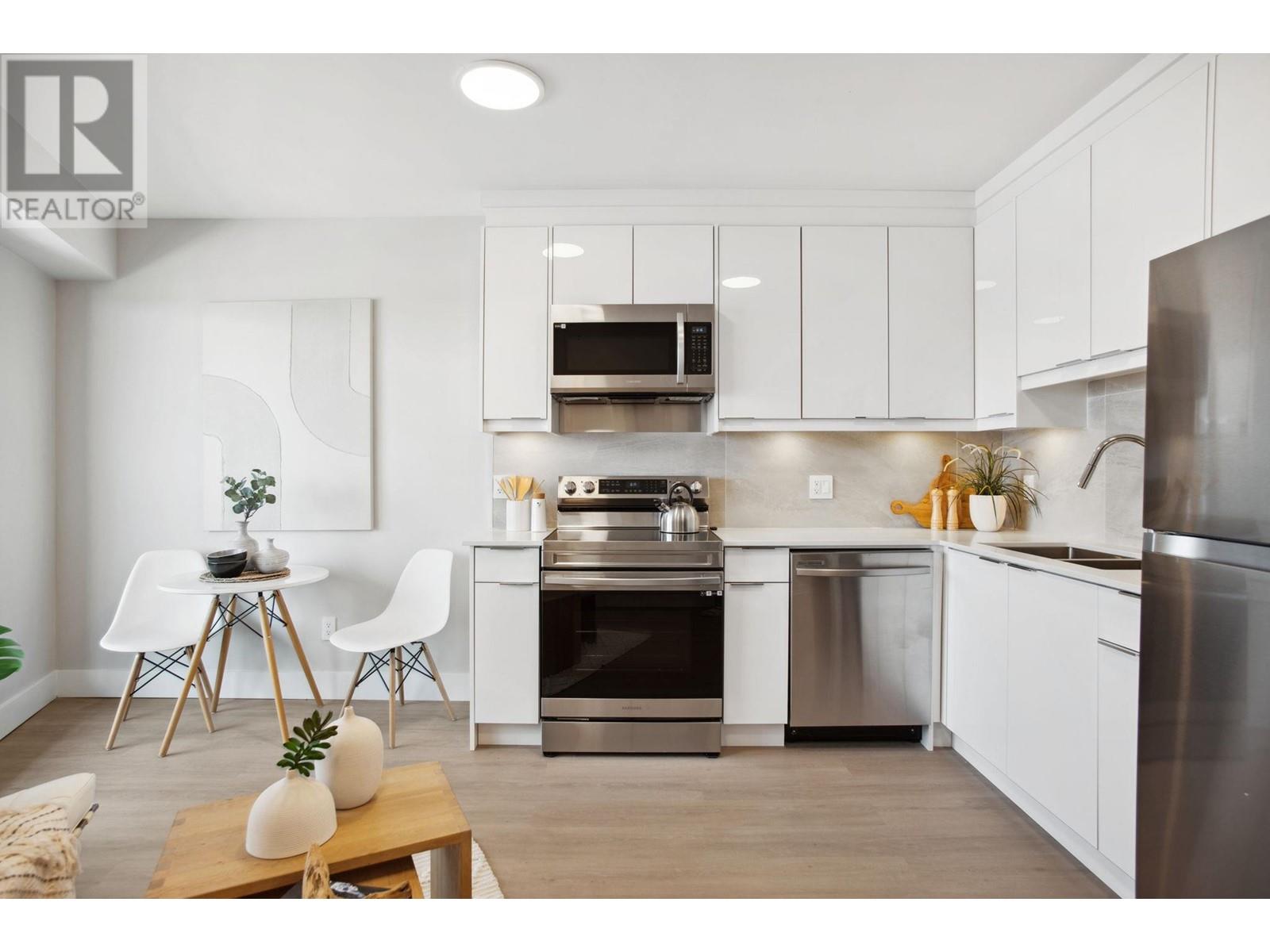 406 3050 Kingsway, Vancouver, British Columbia  V5R 5J7 - Photo 1 - R2913799