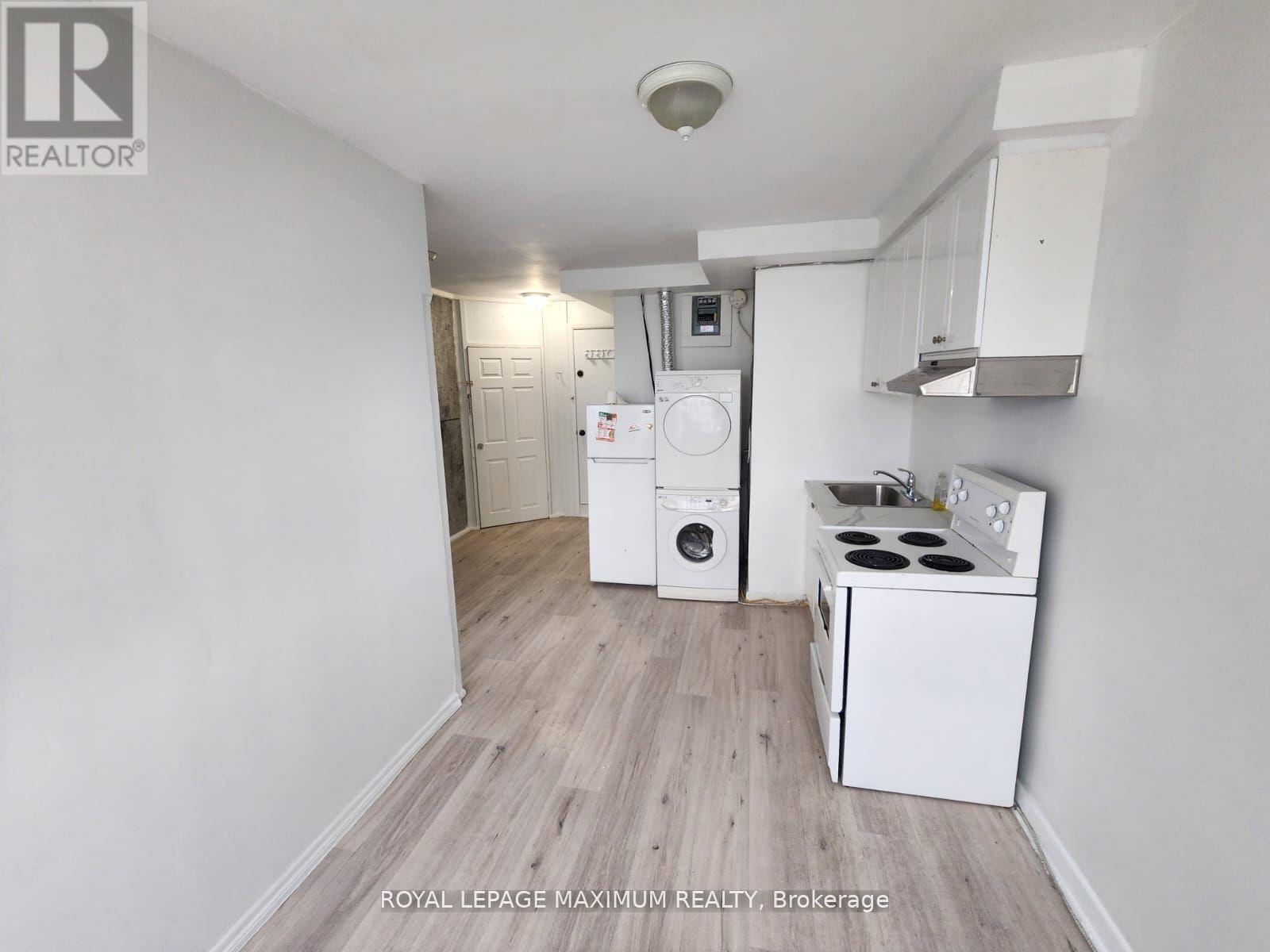 827 Albion Road, Toronto (Thistletown-Beaumonde Heights), Ontario  M9V 1H2 - Photo 2 - W9248221