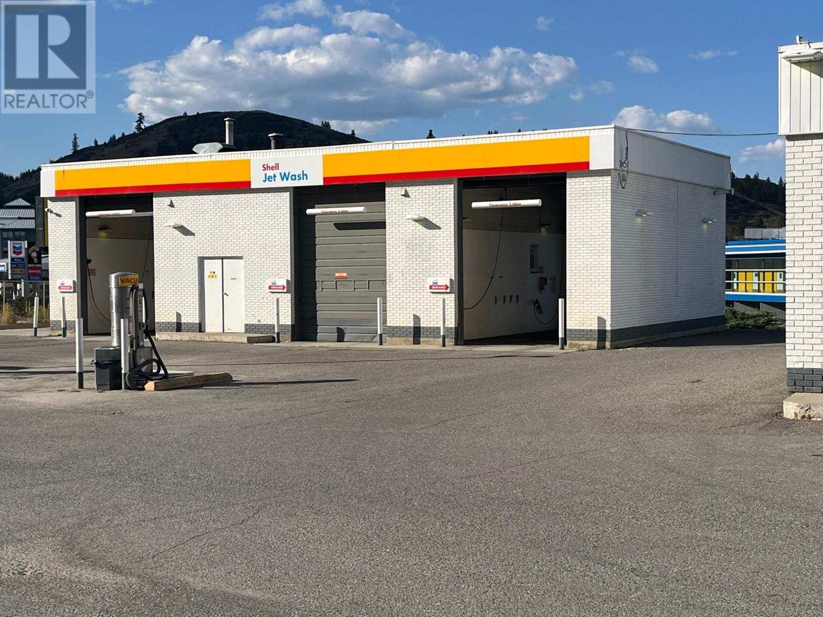 1505 Hugh Allan Drive, Kamloops, British Columbia   - Photo 2 - 180287