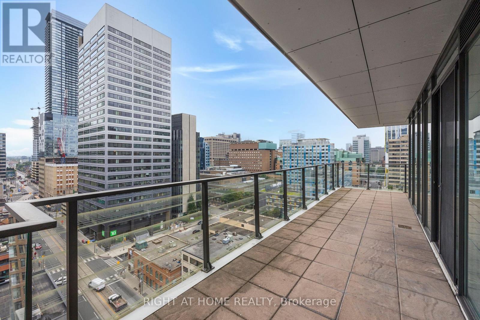 1829lph - 111 Elizabeth Street, Toronto (Bay Street Corridor), Ontario  M5G 1P7 - Photo 25 - C9248213