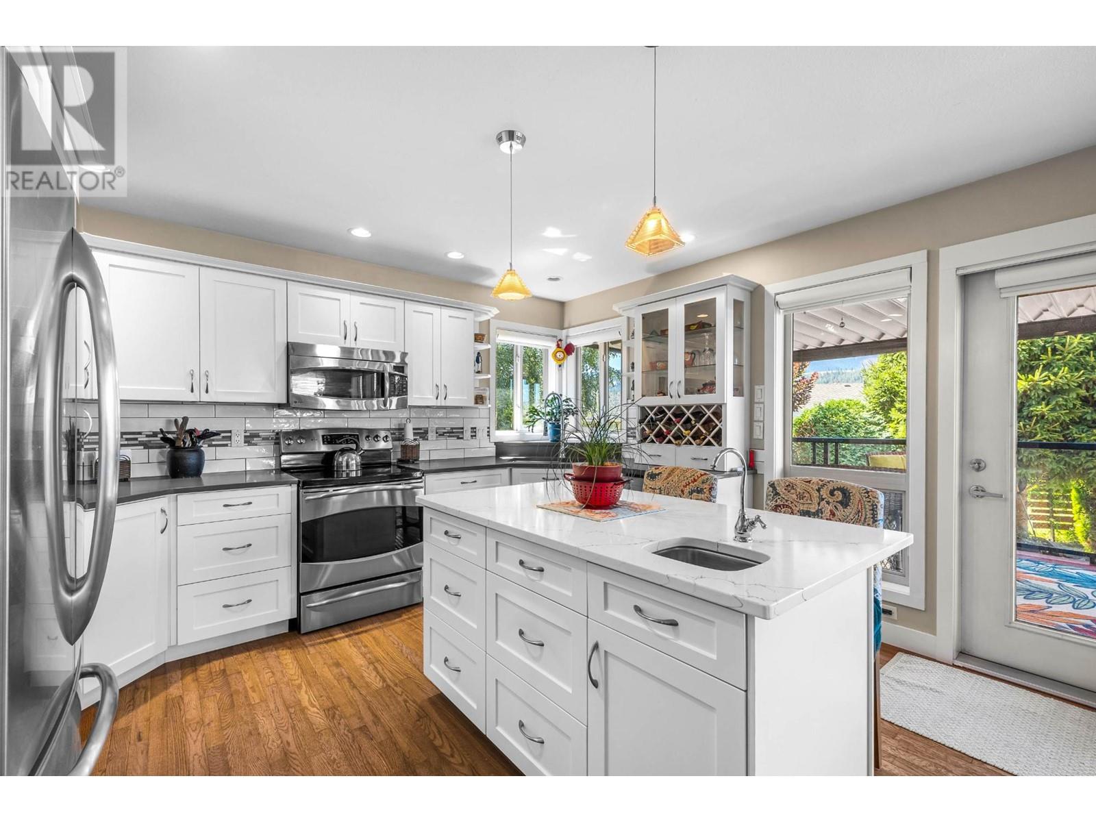 3745 Navatanee Drive, Kamloops, British Columbia  V2H 1S1 - Photo 13 - 180308