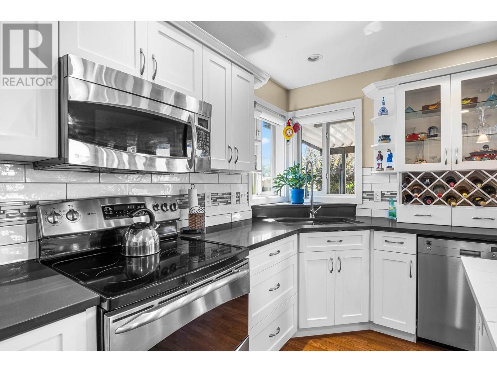 3745 Navatanee Drive, Kamloops, British Columbia  V2H 1S1 - Photo 14 - 180308