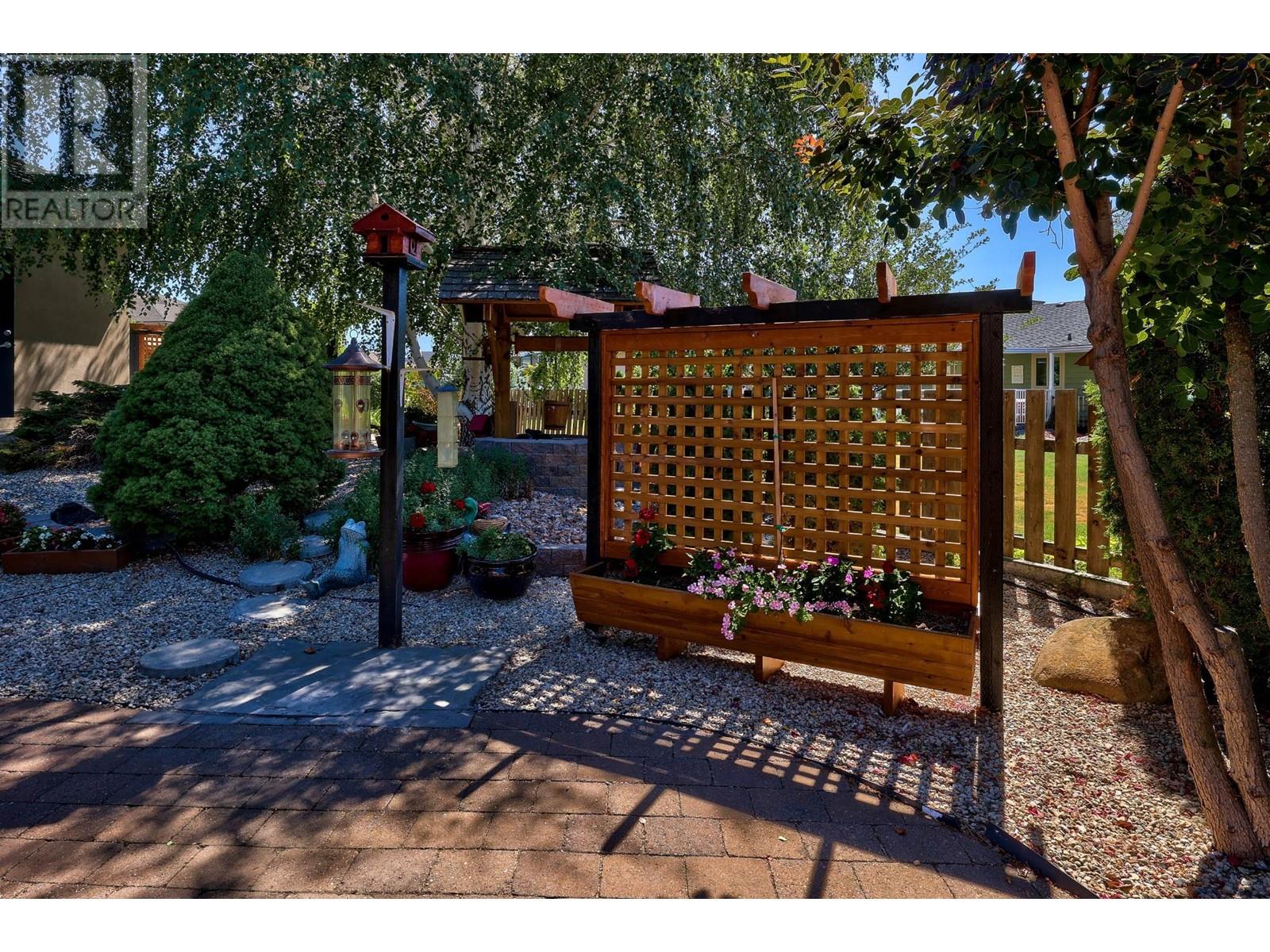 3745 Navatanee Drive, Kamloops, British Columbia  V2H 1S1 - Photo 37 - 180308