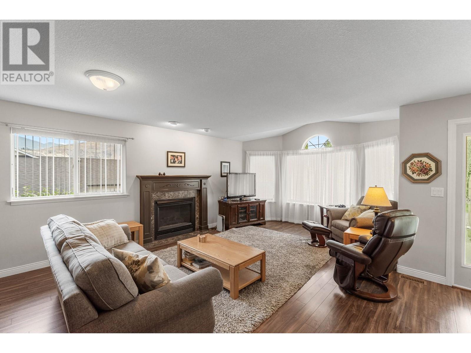 384 Melrose Place, Kamloops, British Columbia  V2C 6S1 - Photo 3 - 180312