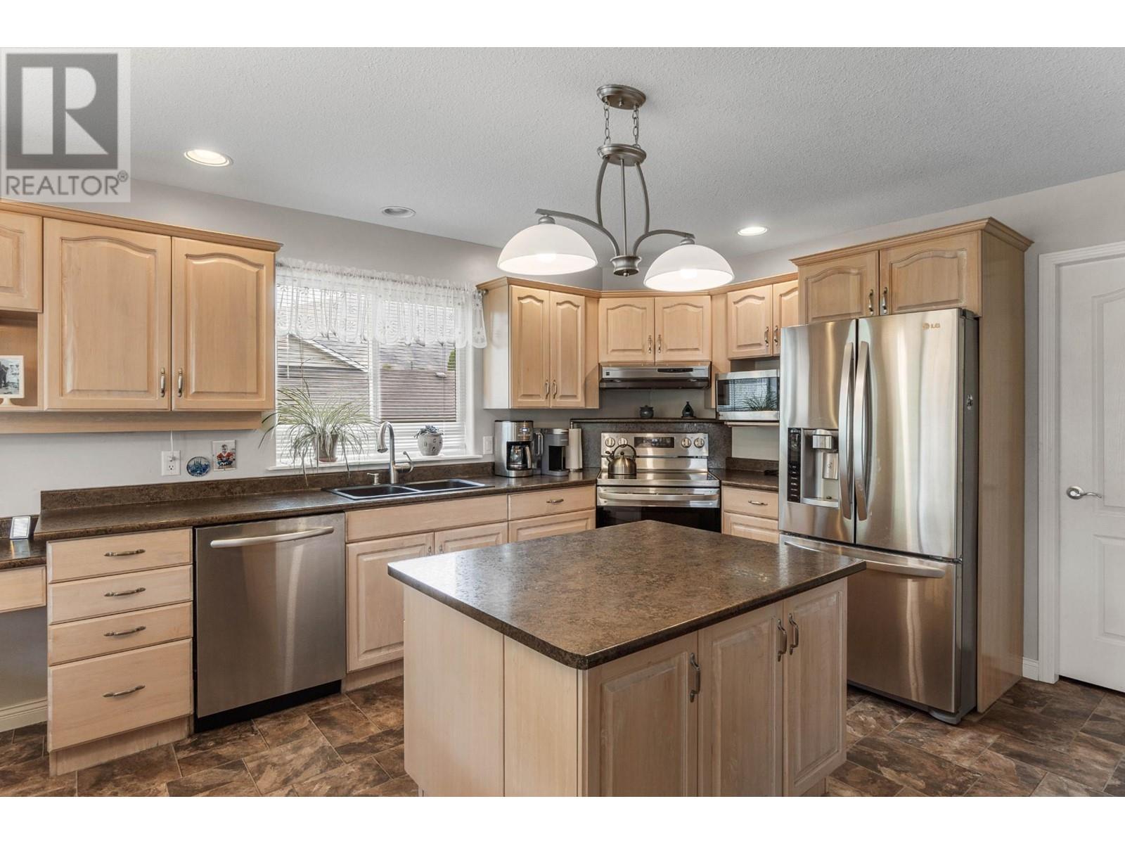 384 Melrose Place, Kamloops, British Columbia  V2C 6S1 - Photo 5 - 180312