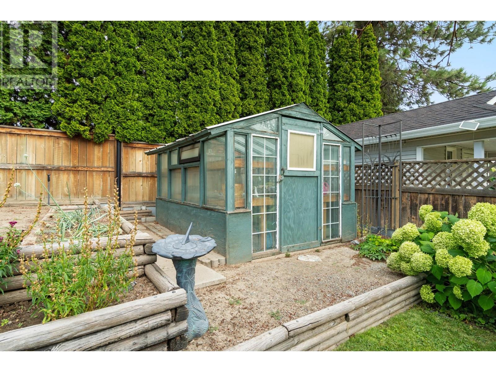 384 Melrose Place, Kamloops, British Columbia  V2C 6S1 - Photo 38 - 180312