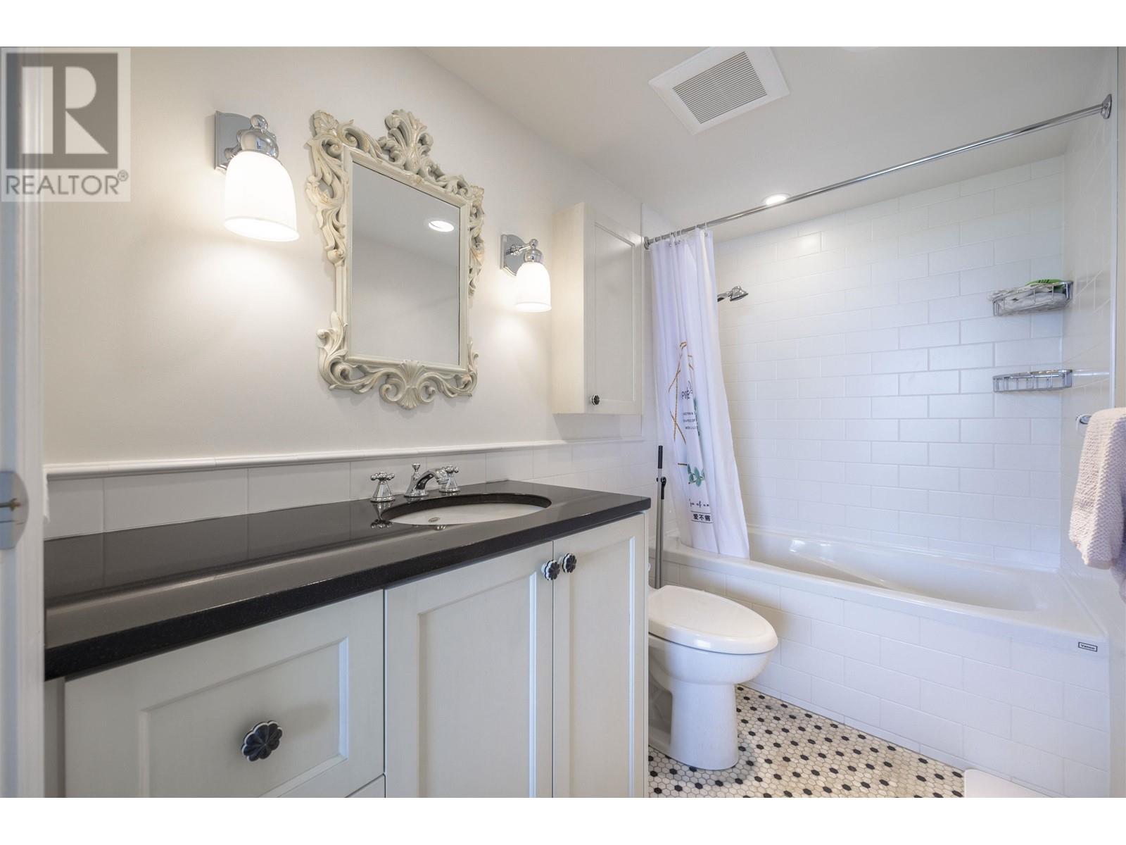 Listing Picture 20 of 28 : 10B 199 DRAKE STREET, Vancouver / 溫哥華 - 魯藝地產 Yvonne Lu Group - MLS Medallion Club Member